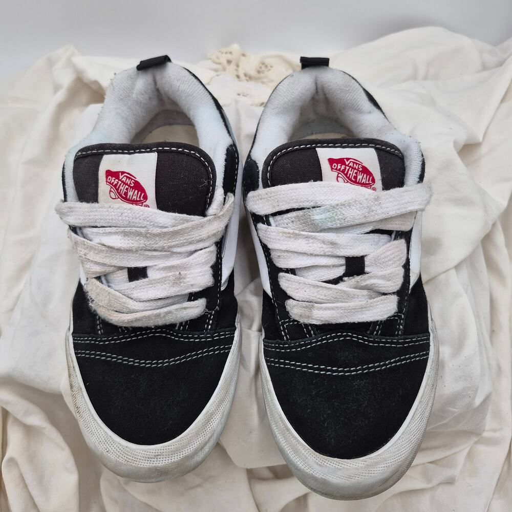 Vans Knu Skool black and white suede skate shoes Womens Sneakers size 6.5